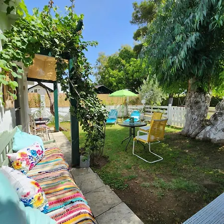 Under The Vine Garden House 아파트 Platánion