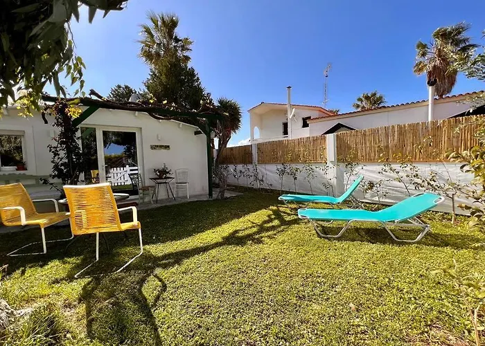 شقة Under The Vine Garden House *