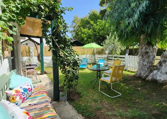 Under The Vine Garden House شقة Platánion