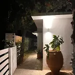 Under The Vine Garden House Appartamento Platánion