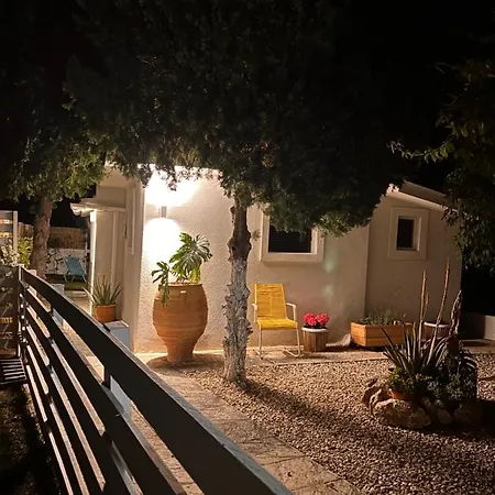 Under The Vine Garden House Platanion