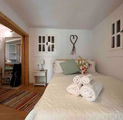 Under The Vine Garden House Lejlighed Platánion