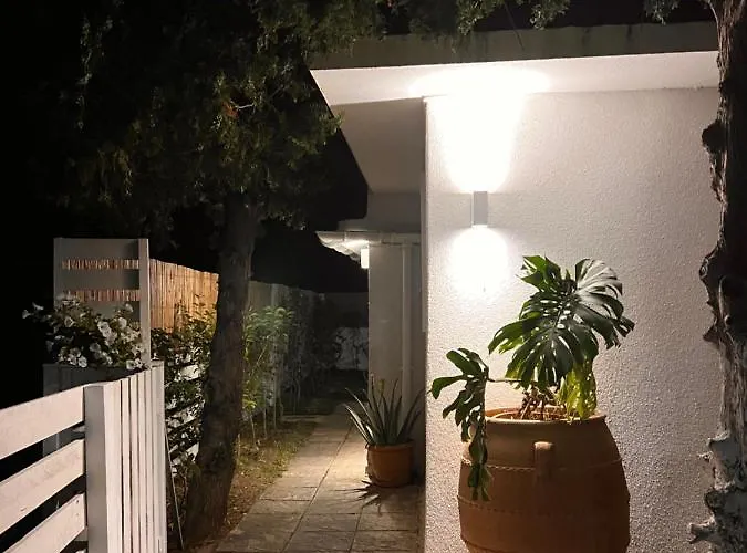 Under The Vine Garden House Lejlighed Platánion